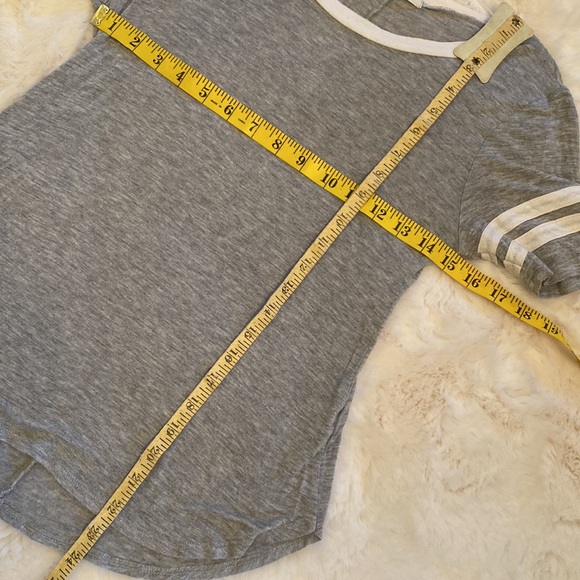 Atticute Short sleeve scoop neckline light gray w white trim soft Tee curved hem - Picture 6 of 11